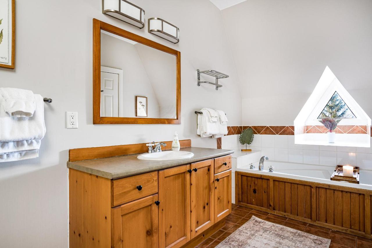 Beautiful & Bright 3 Bed Townhome Near Village Blue Mountains Exterior foto